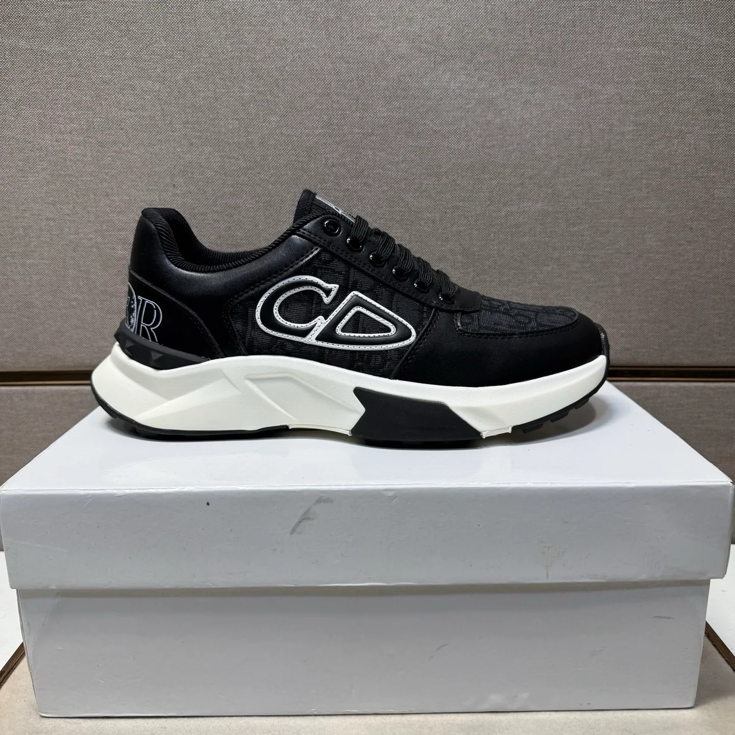 ⬛️Men's shoes💰p442 [Dior~] Men's casual shoes 2025z cabinet sales simultaneously 🔶Size: 38-44#️⃣ 🔷2 colors🔜The upper is made of multi-material splicing➕Mesh lining, comfortable and breathable, sole: original comfortable and wear-resistant outsole, ⚠️real thing📱photographed🎬real thing is better📢📢📢